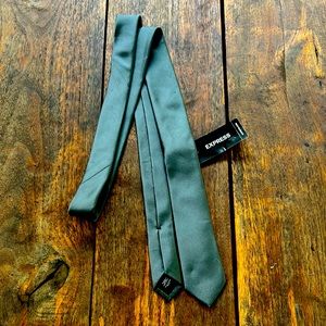 Express men’s skinny gray tie.